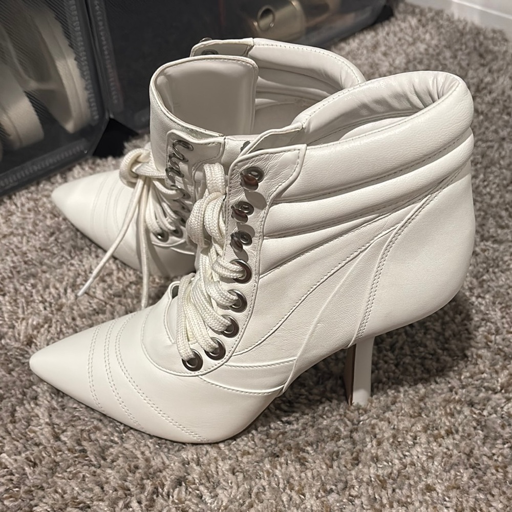 Gianni Bini Elegant White Lace-Up Ankle Boots - Picture 6 of 6